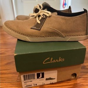 Used Clarks Neelix Vibe shoes. Size 9 men. Sand color